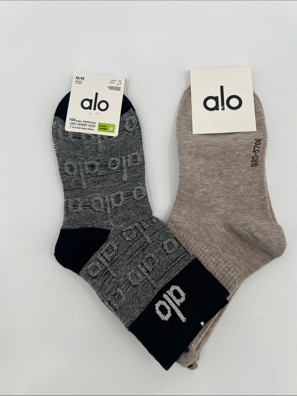 ALO Yoga Men and Women Low-Cut Sock 2-Pack — Black/Grey & Taupe